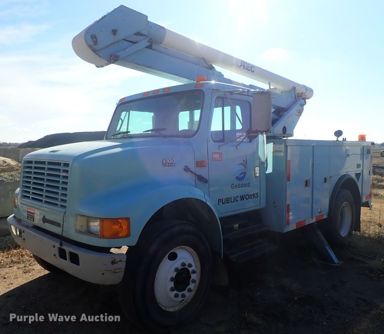 image for item DC3321 1995 International 4700 bucket truck