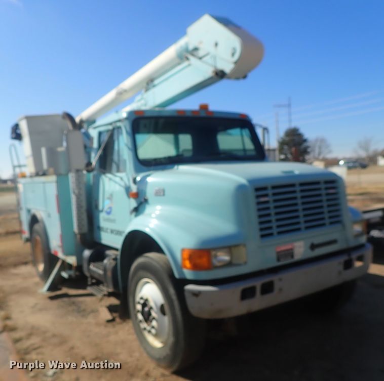 image for item DC3321 1995 International 4700 bucket truck