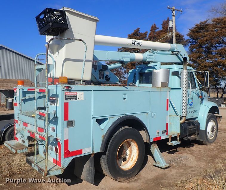 image for item DC3321 1995 International 4700 bucket truck