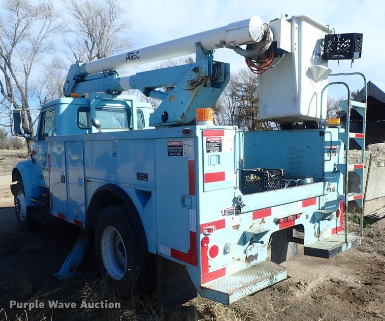 image for item DC3321 1995 International 4700 bucket truck