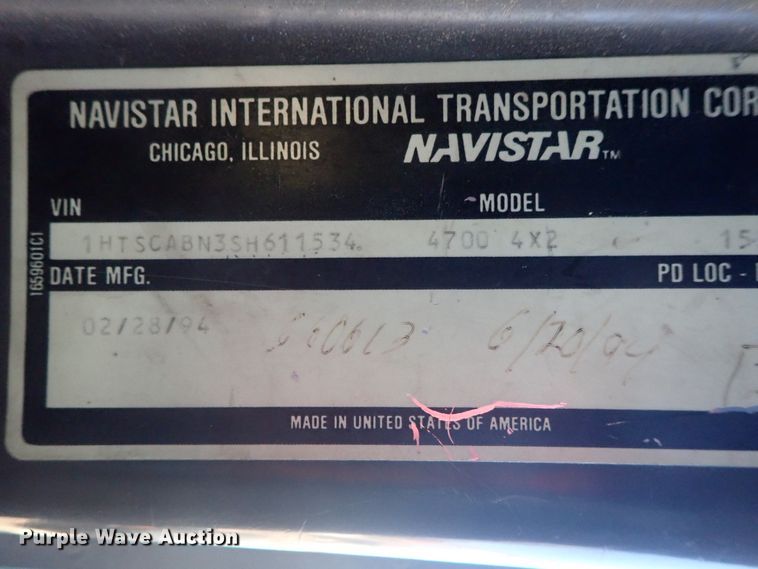 image for item DC3321 1995 International 4700 bucket truck