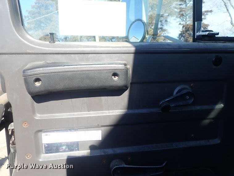 image for item DC3321 1995 International 4700 bucket truck