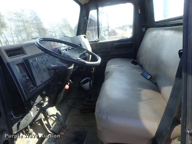 image for item DC3321 1995 International 4700 bucket truck