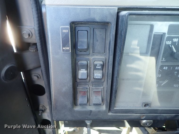 image for item DC3321 1995 International 4700 bucket truck