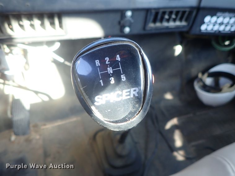 image for item DC3321 1995 International 4700 bucket truck