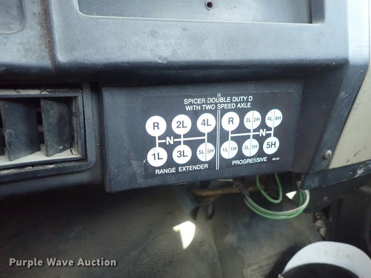 image for item DC3321 1995 International 4700 bucket truck