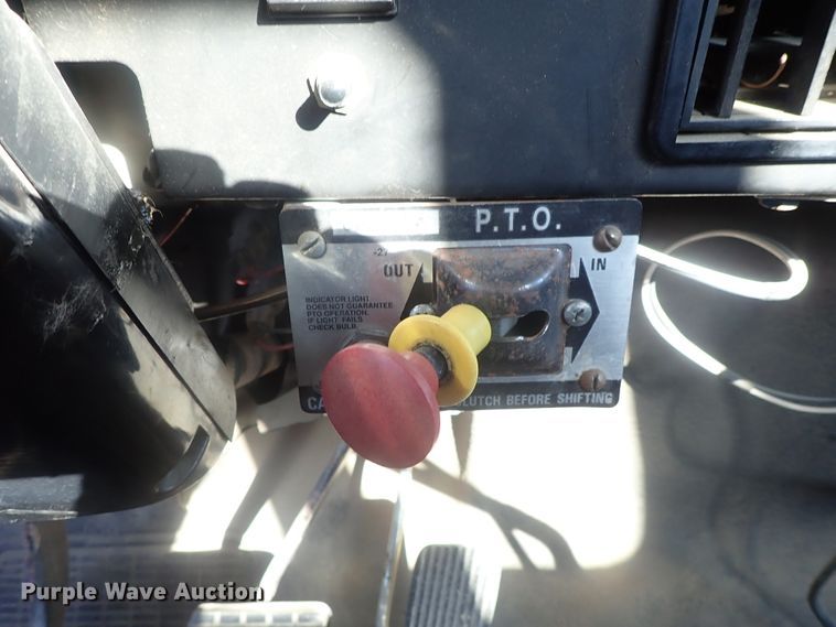 image for item DC3321 1995 International 4700 bucket truck