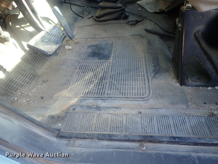 image for item DC3321 1995 International 4700 bucket truck