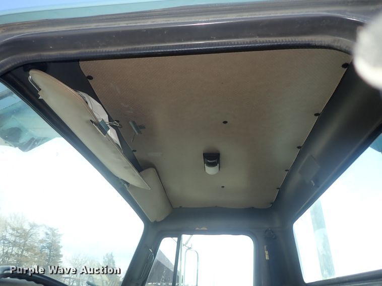 image for item DC3321 1995 International 4700 bucket truck