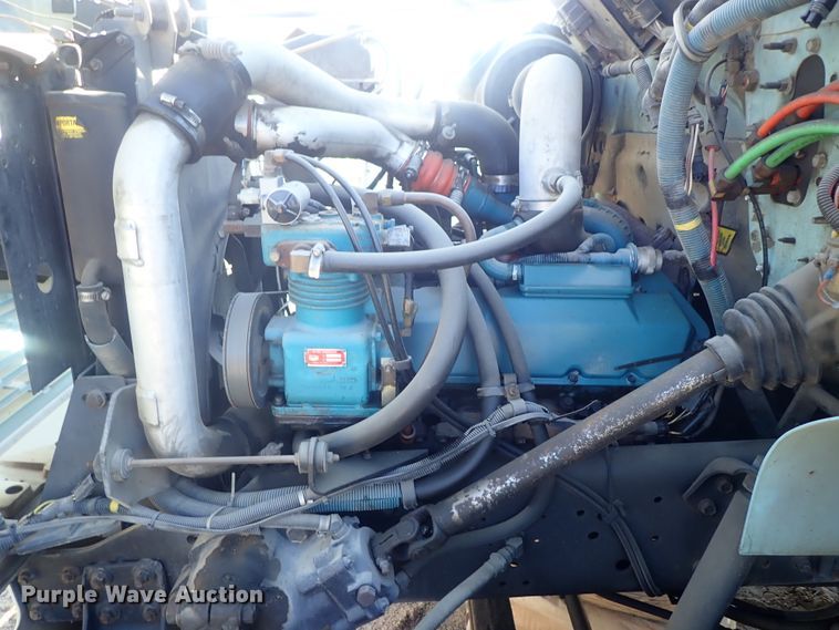 image for item DC3321 1995 International 4700 bucket truck