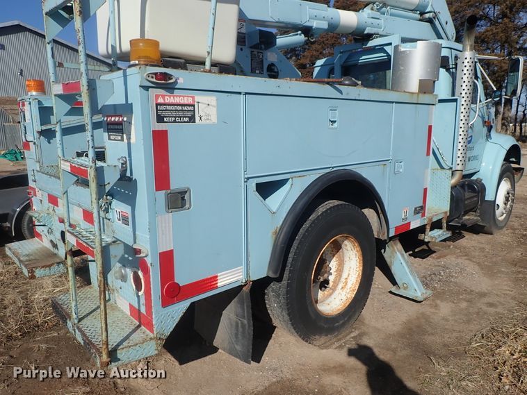 image for item DC3321 1995 International 4700 bucket truck