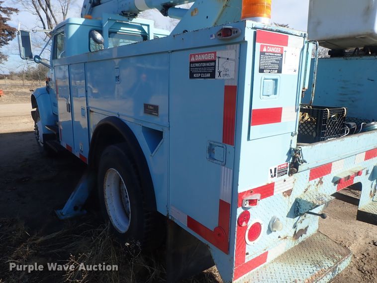 image for item DC3321 1995 International 4700 bucket truck