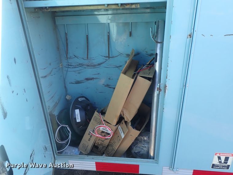 image for item DC3321 1995 International 4700 bucket truck