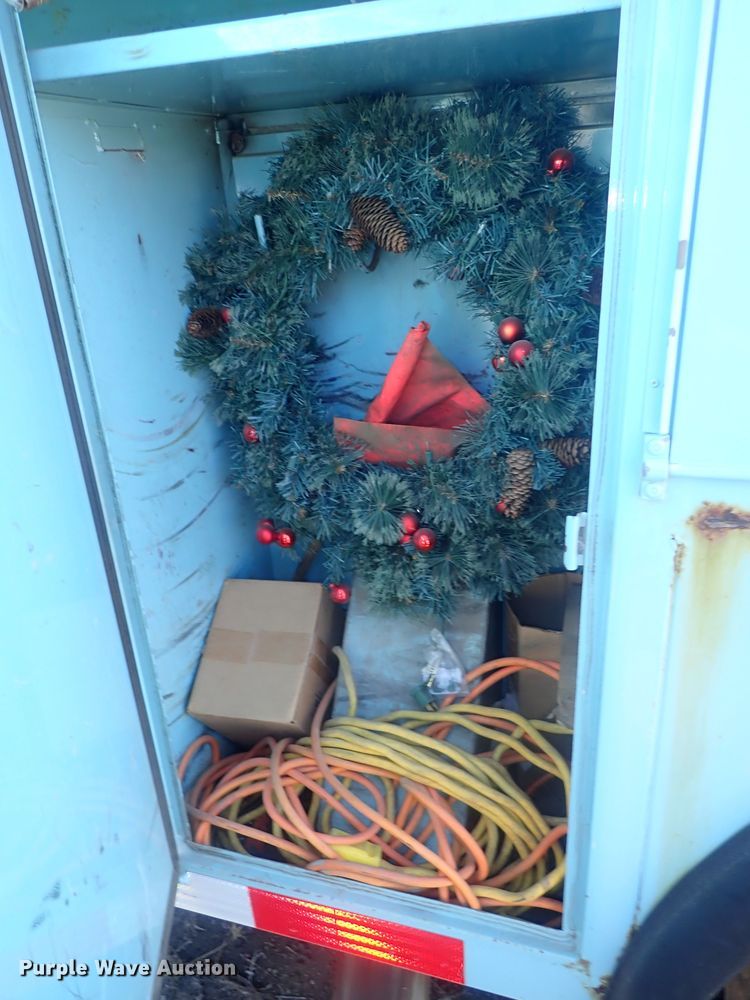 image for item DC3321 1995 International 4700 bucket truck