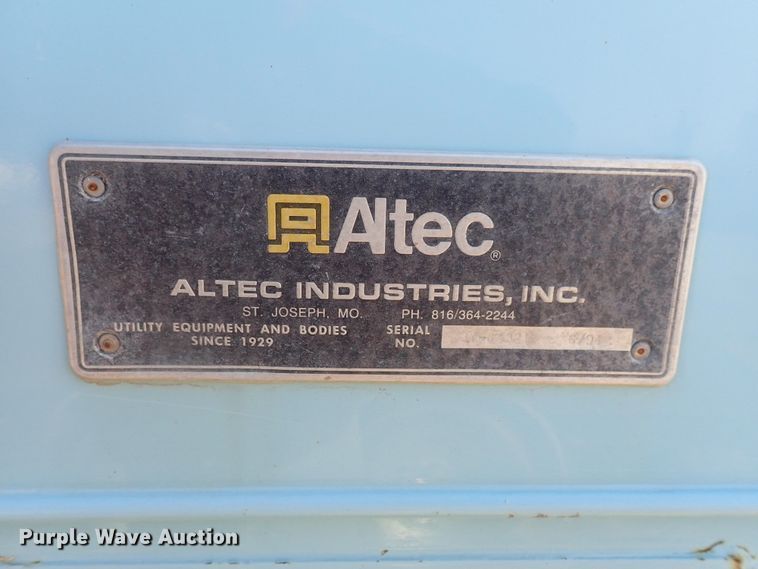 image for item DC3321 1995 International 4700 bucket truck