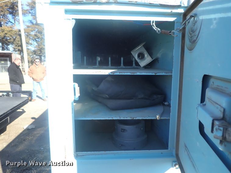 image for item DC3321 1995 International 4700 bucket truck