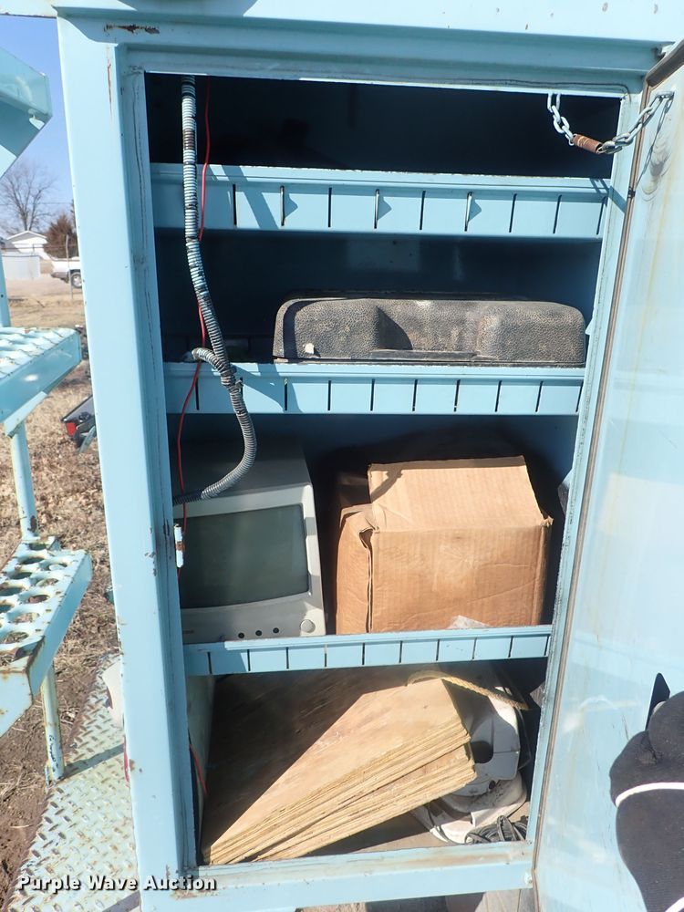 image for item DC3321 1995 International 4700 bucket truck