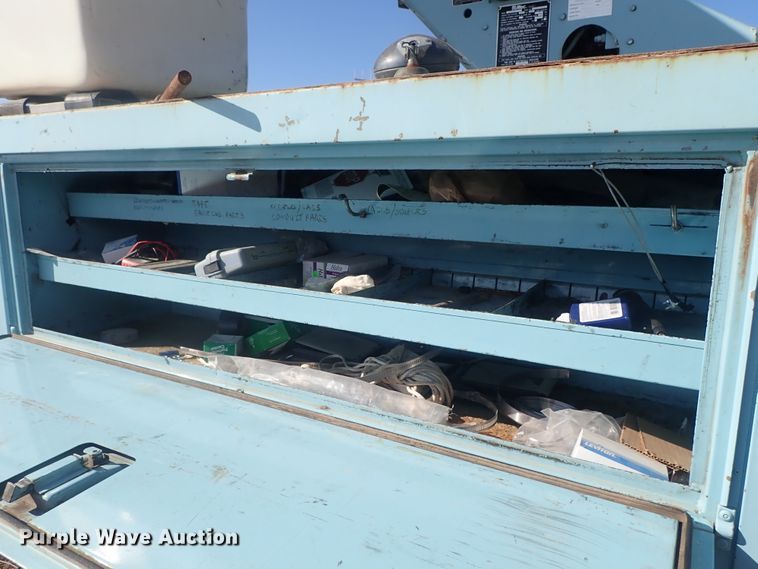 image for item DC3321 1995 International 4700 bucket truck