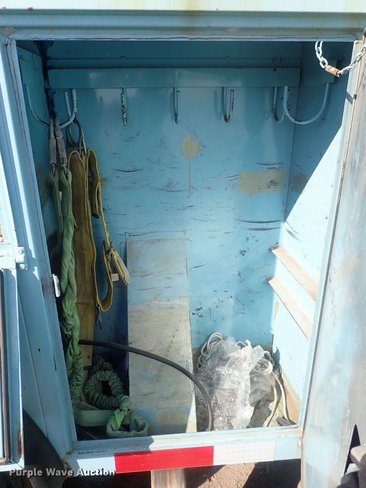 image for item DC3321 1995 International 4700 bucket truck