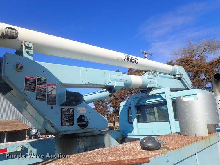 image for item DC3321 1995 International 4700 bucket truck