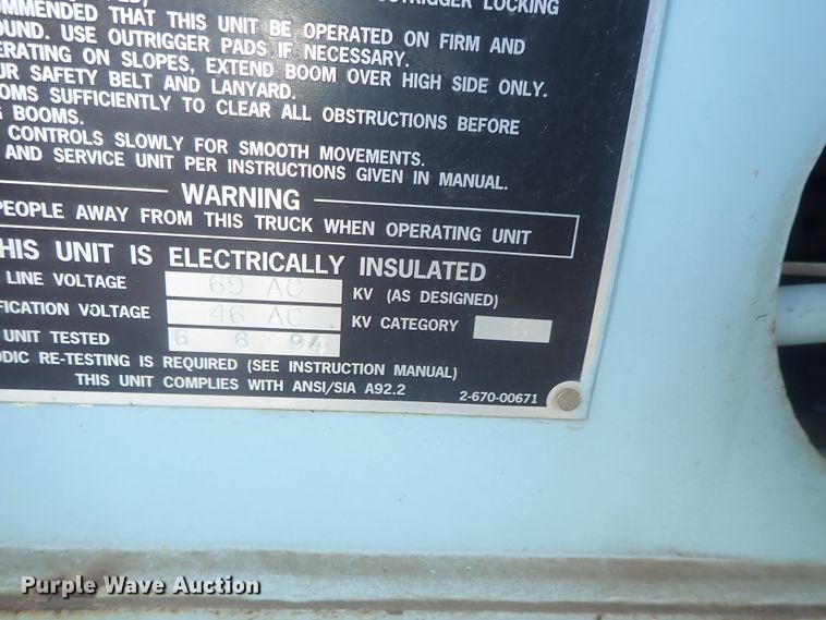 image for item DC3321 1995 International 4700 bucket truck