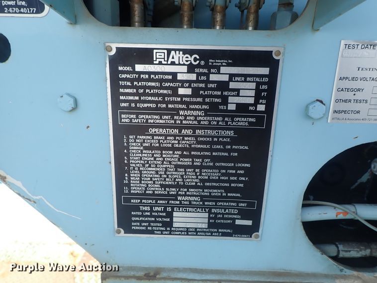 image for item DC3321 1995 International 4700 bucket truck