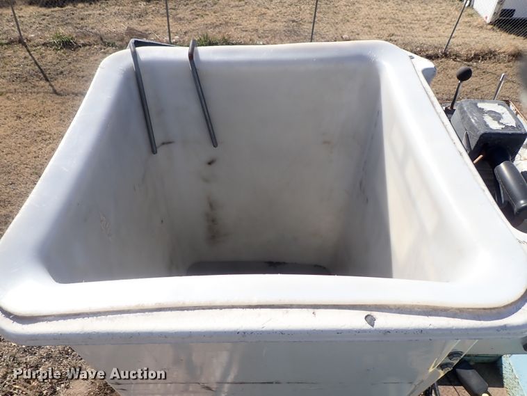 image for item DC3321 1995 International 4700 bucket truck