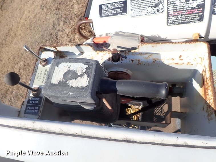 image for item DC3321 1995 International 4700 bucket truck