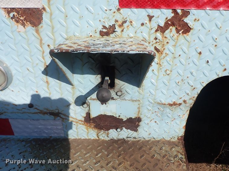 image for item DC3321 1995 International 4700 bucket truck