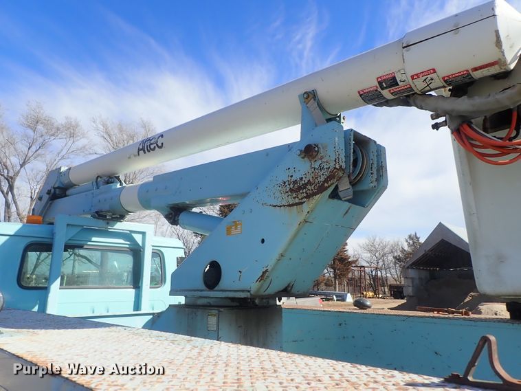 image for item DC3321 1995 International 4700 bucket truck