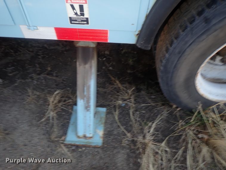 image for item DC3321 1995 International 4700 bucket truck