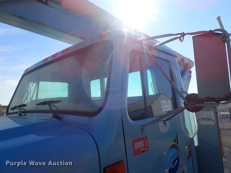 image for item DC3321 1995 International 4700 bucket truck