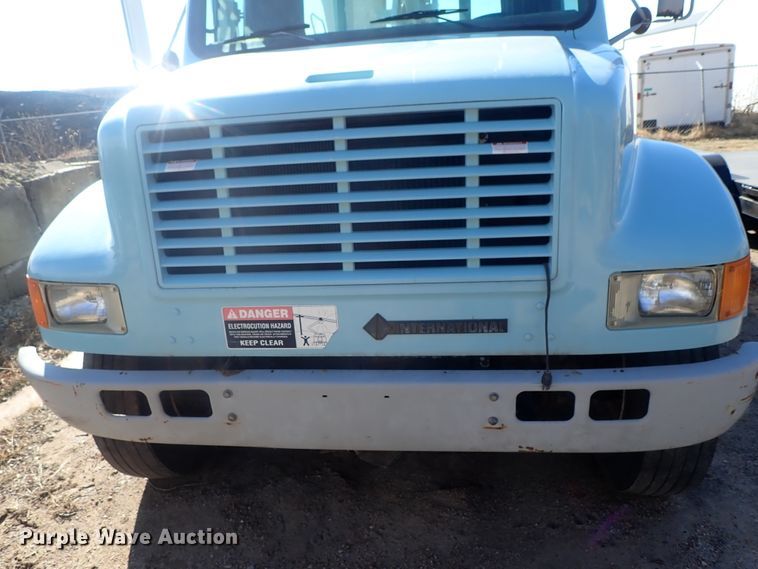 image for item DC3321 1995 International 4700 bucket truck