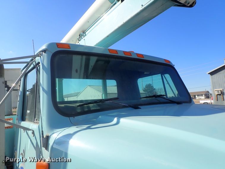 image for item DC3321 1995 International 4700 bucket truck