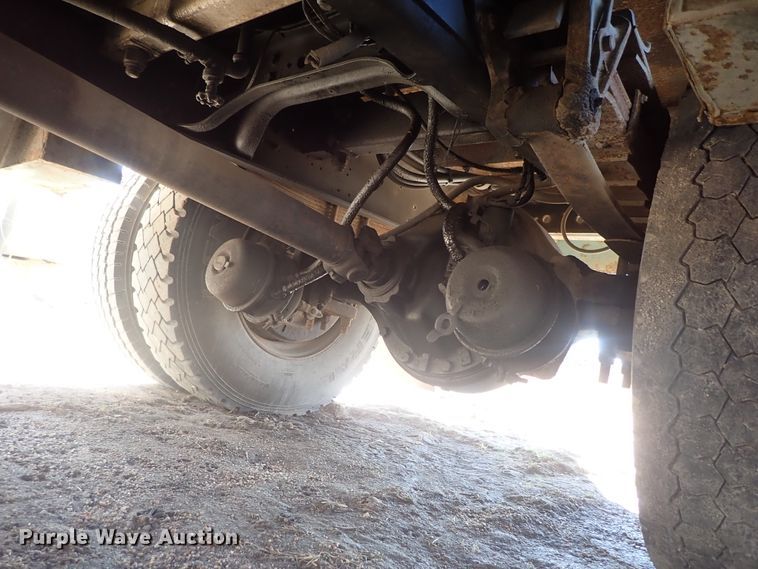 image for item DC3321 1995 International 4700 bucket truck