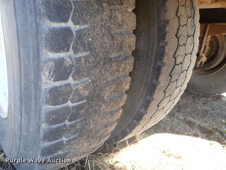 image for item DC3321 1995 International 4700 bucket truck