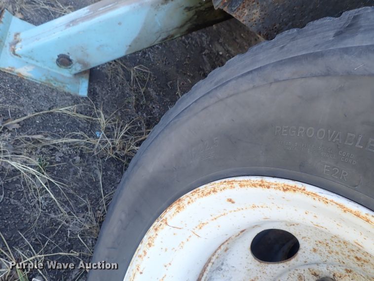 image for item DC3321 1995 International 4700 bucket truck