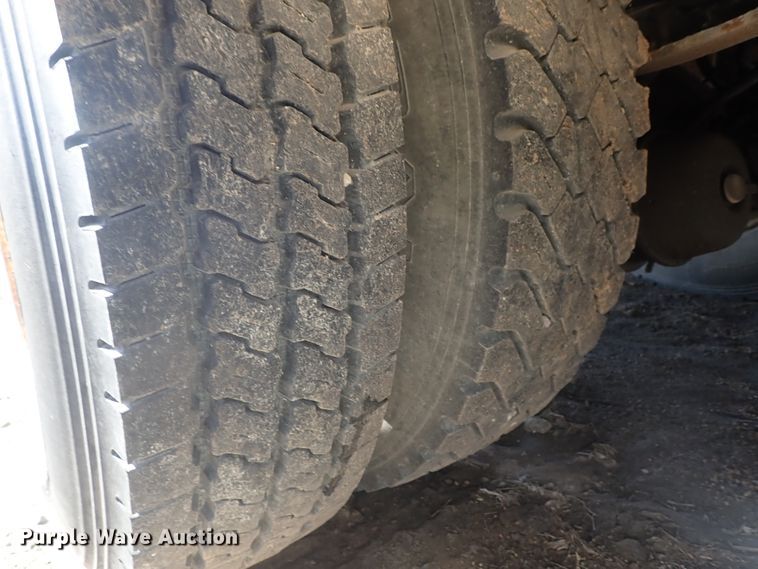 image for item DC3321 1995 International 4700 bucket truck