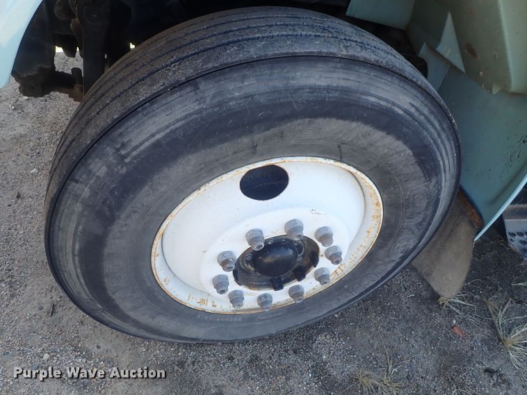 image for item DC3321 1995 International 4700 bucket truck