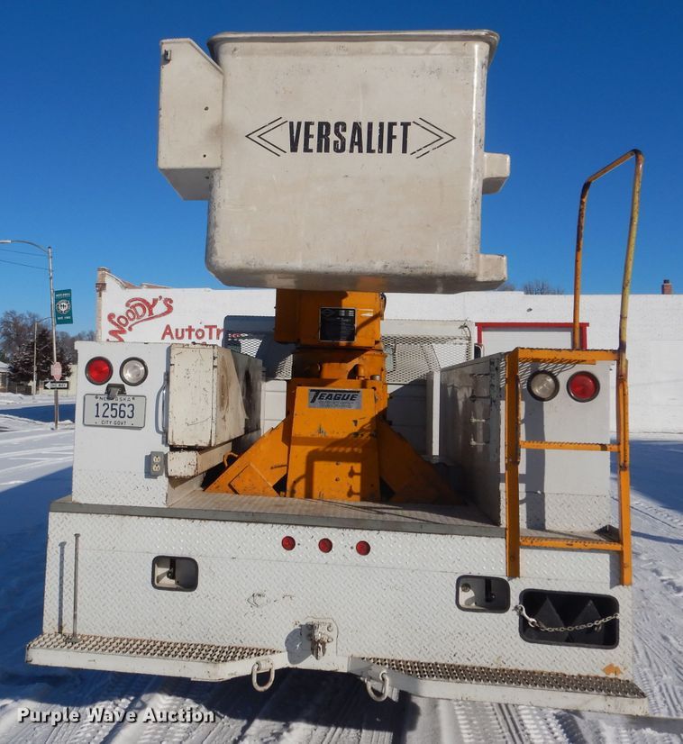image for item DG5909 1987 GMC C70 bucket truck