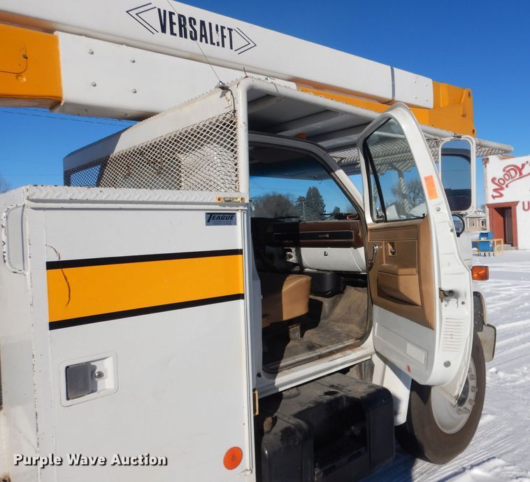 image for item DG5909 1987 GMC C70 bucket truck