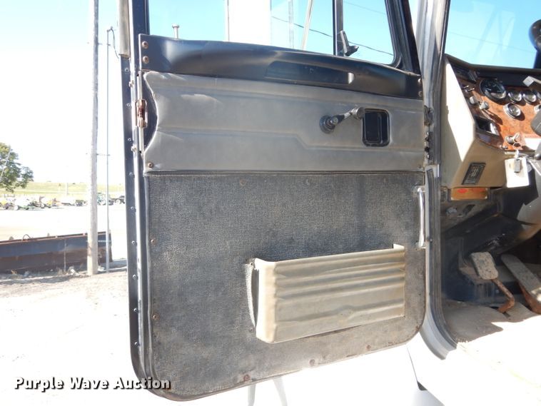 image for item DH2638 2004 Peterbilt 330 dump truck