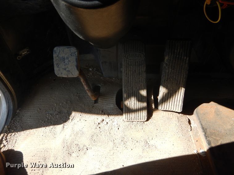 image for item DH2638 2004 Peterbilt 330 dump truck