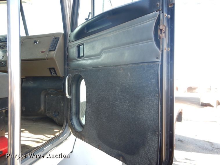 image for item DH2638 2004 Peterbilt 330 dump truck