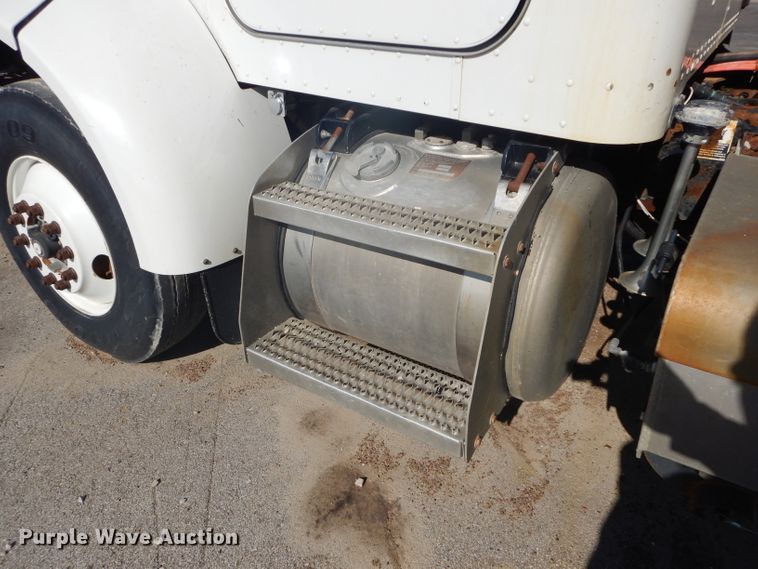 image for item DH2638 2004 Peterbilt 330 dump truck