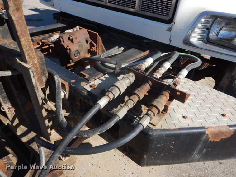 image for item DH2638 2004 Peterbilt 330 dump truck