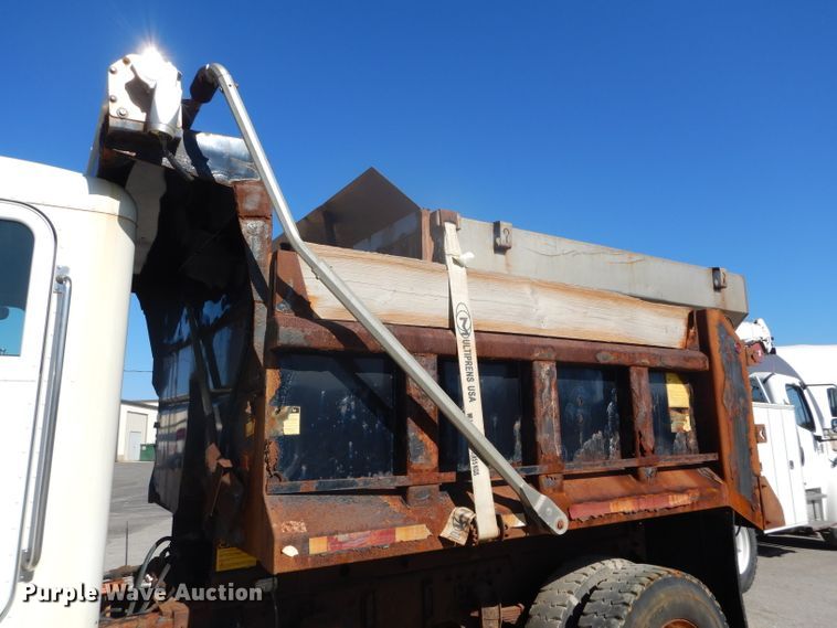 image for item DH2638 2004 Peterbilt 330 dump truck