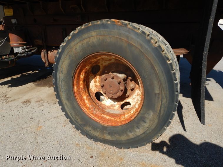 image for item DH2638 2004 Peterbilt 330 dump truck