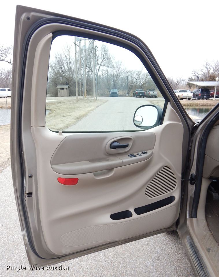 image for item DH3726 2003 Ford F150 pickup truck