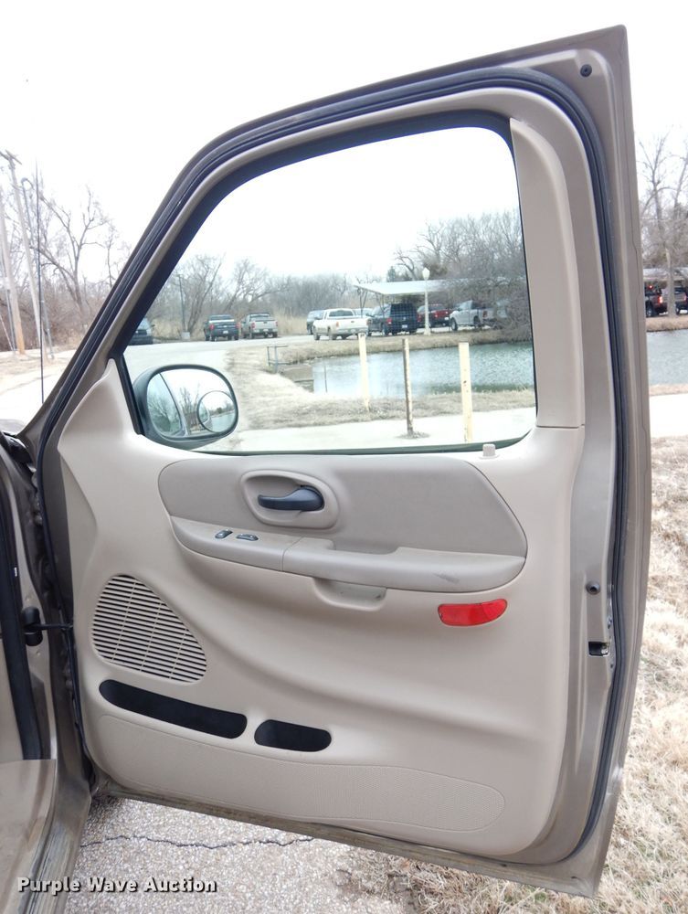 image for item DH3726 2003 Ford F150 pickup truck